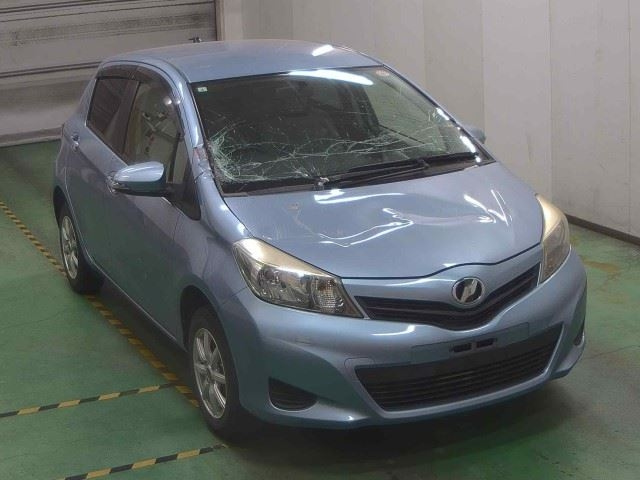 TOYOTA VITZ 2013