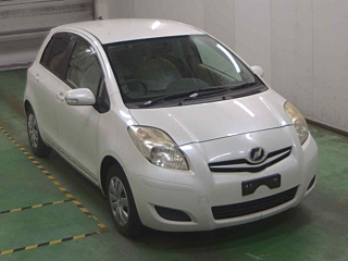 TOYOTA VITZ 2010