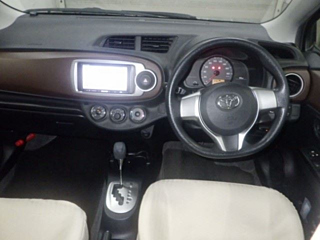 TOYOTA VITZ 2011