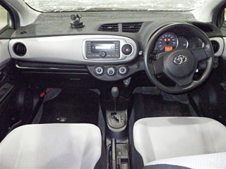 TOYOTA VITZ 2013