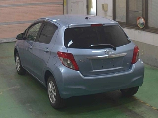 TOYOTA VITZ 2013