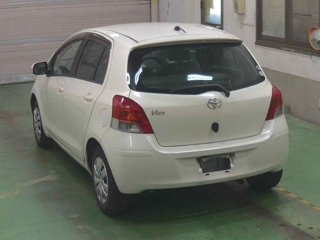 TOYOTA VITZ 2010