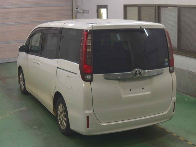 TOYOTA NOAH 2016