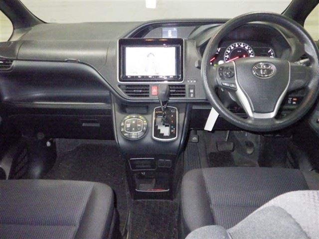 TOYOTA NOAH 2016