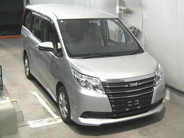TOYOTA NOAH 2014