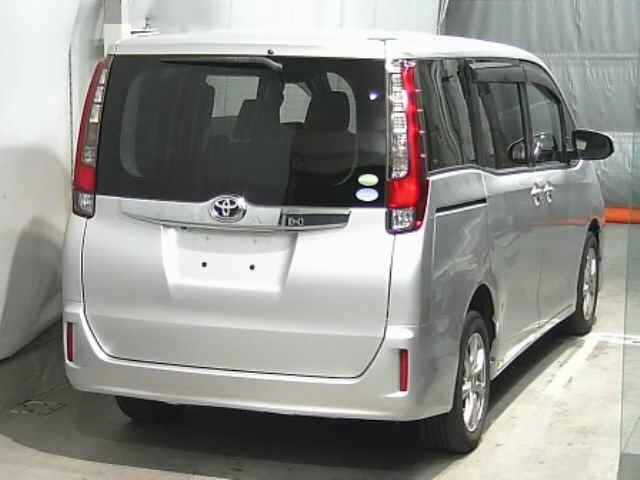 TOYOTA NOAH 2014