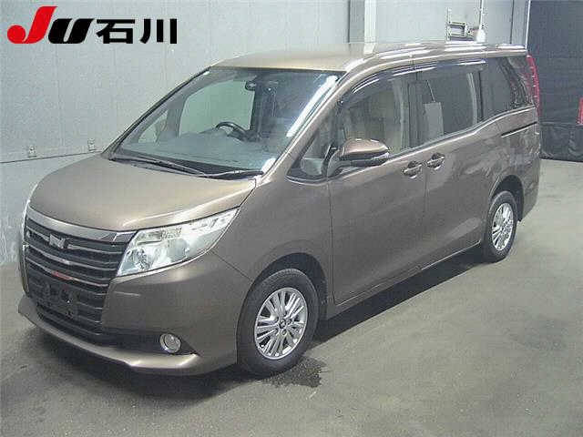 TOYOTA NOAH 2014