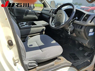 TOYOTA HIACE VAN 2011