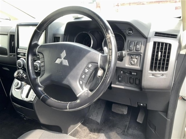 MITSUBISHI DELICA D5 2015