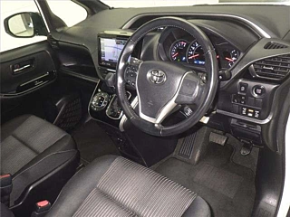TOYOTA VOXY 2019