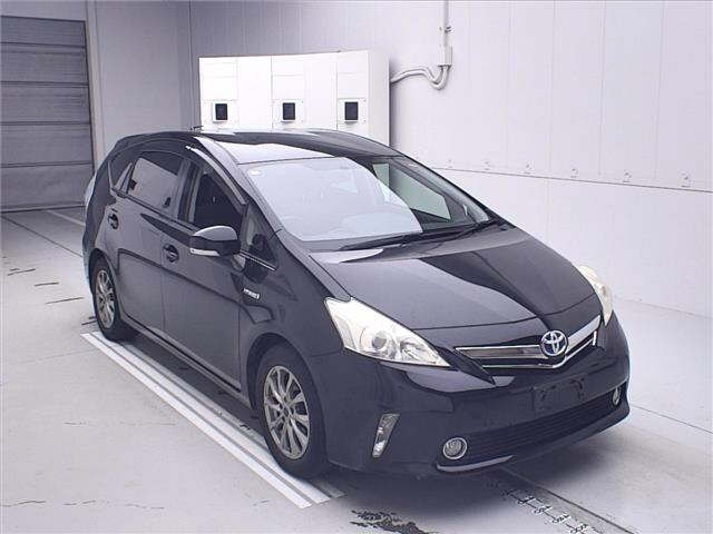 TOYOTA PRIUS ALPHA 2012