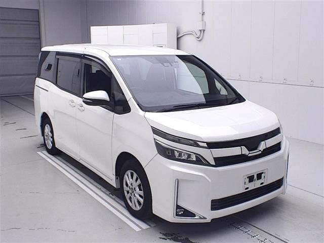 TOYOTA VOXY 2017