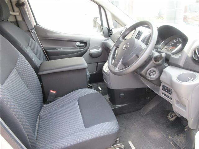 NISSAN NV200 2020