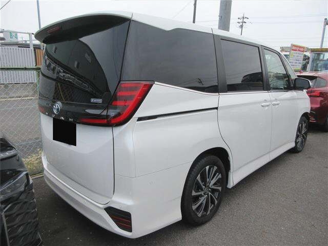 TOYOTA NOAH 2023