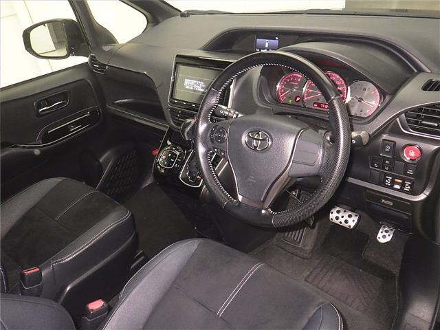 TOYOTA NOAH 2017