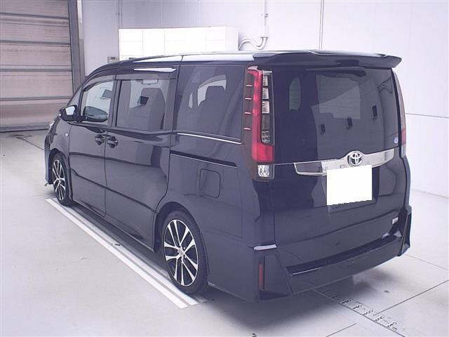 TOYOTA NOAH 2017