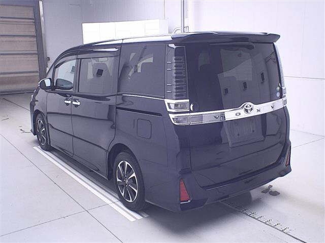 TOYOTA VOXY 2018