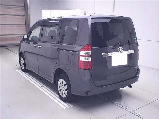 TOYOTA NOAH 2013