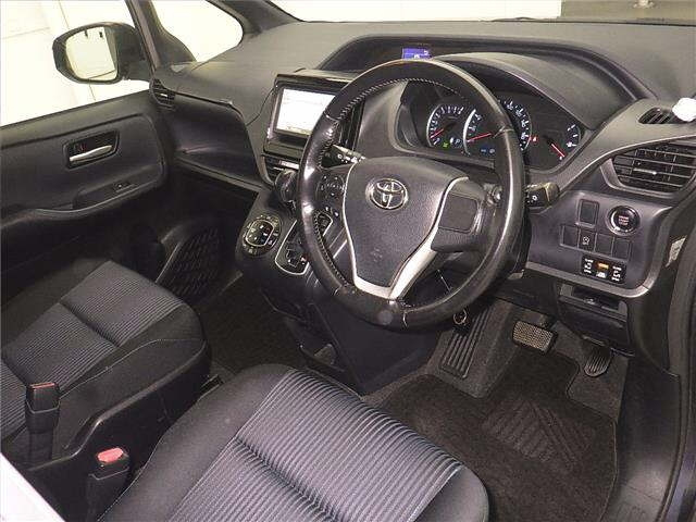 TOYOTA NOAH 2014