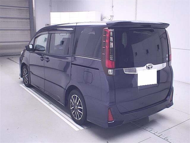 TOYOTA NOAH 2014