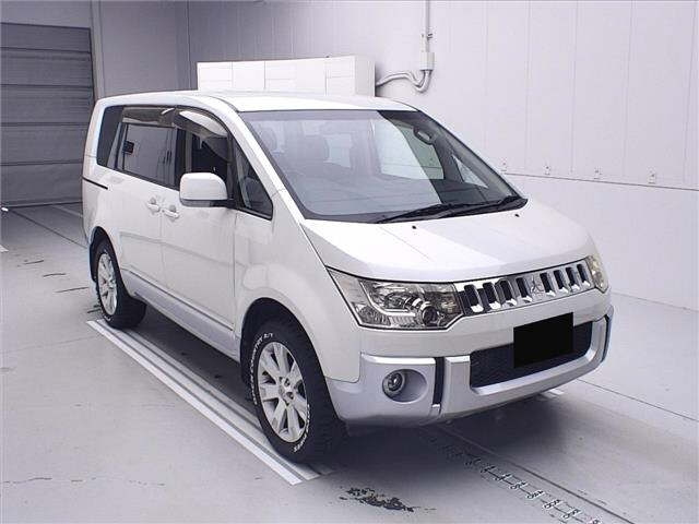 MITSUBISHI DELICA D5 2013