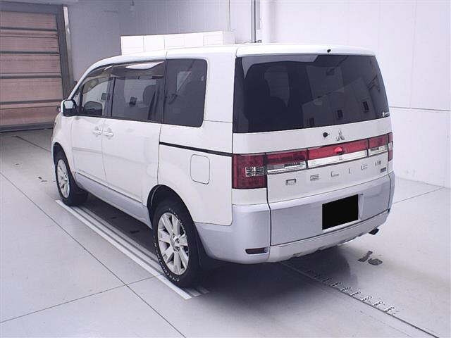 MITSUBISHI DELICA D5 2013
