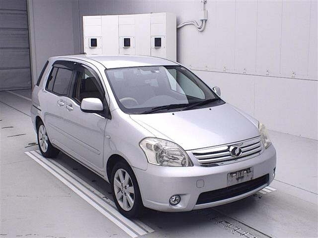 TOYOTA RAUM 2009