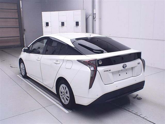 TOYOTA PRIUS 2016