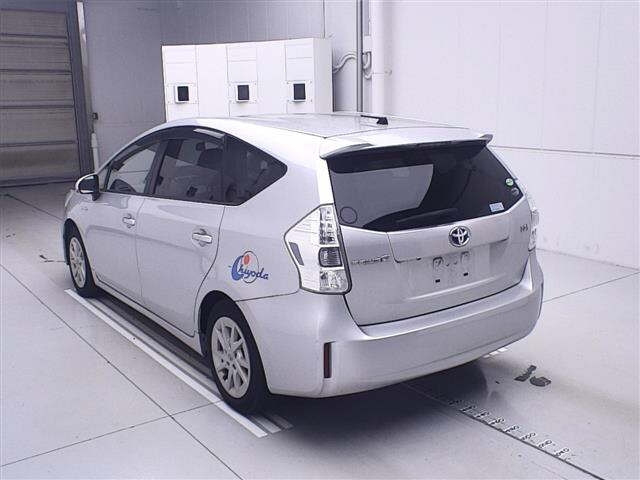 TOYOTA PRIUS ALPHA 2014
