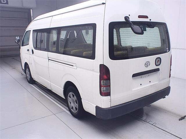 TOYOTA HIACE 2010
