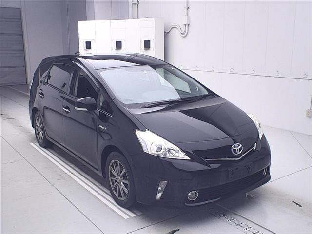 TOYOTA PRIUS ALPHA 2014
