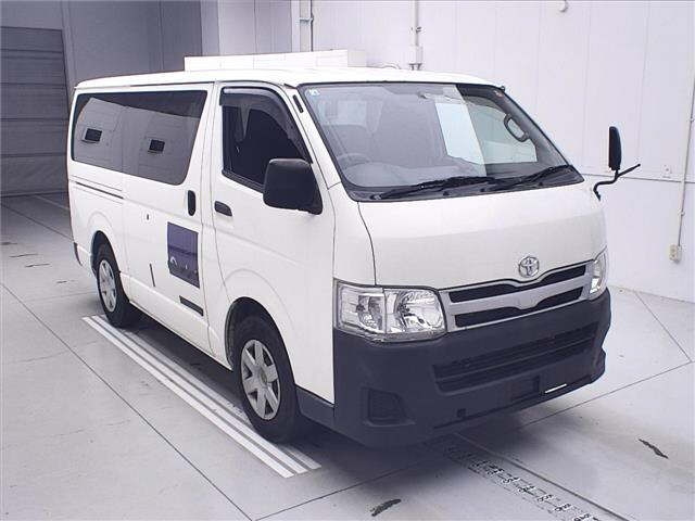 TOYOTA HIACE VAN 2013
