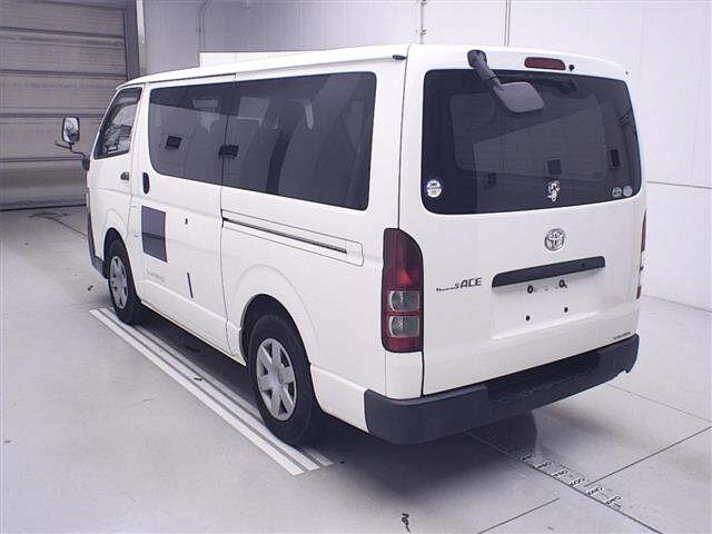 TOYOTA HIACE VAN 2013