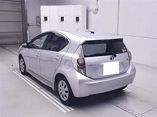 TOYOTA AQUA 2013