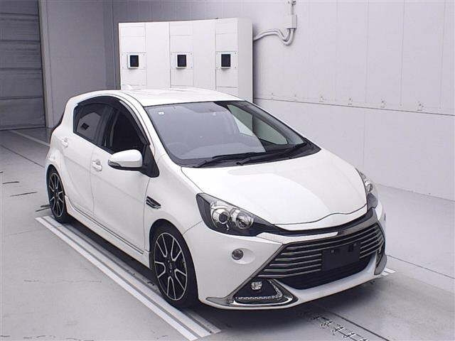 TOYOTA AQUA 2015