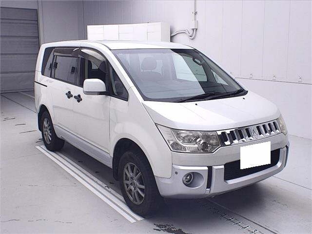 MITSUBISHI DELICA D5 2011