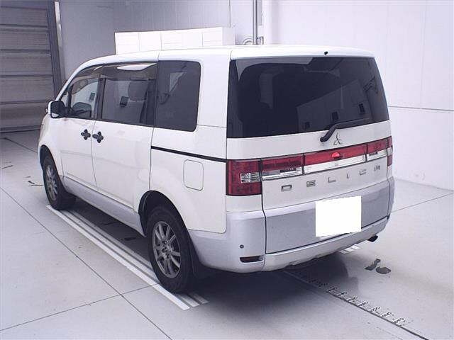 MITSUBISHI DELICA D5 2011