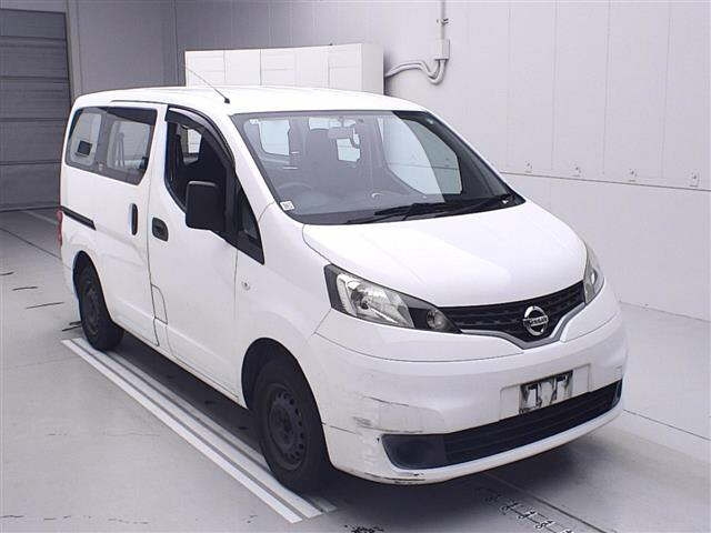 NISSAN NV200 2015