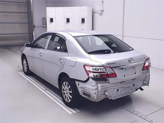 TOYOTA PREMIO 2013