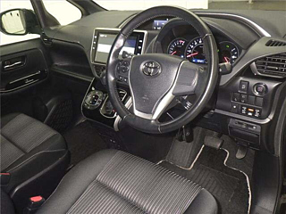 TOYOTA VOXY 2019