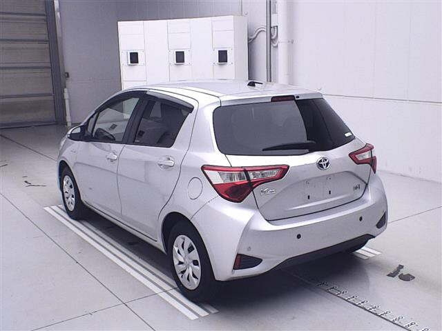 TOYOTA VITZ 2017