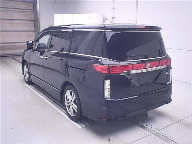 NISSAN ELGRAND 2010