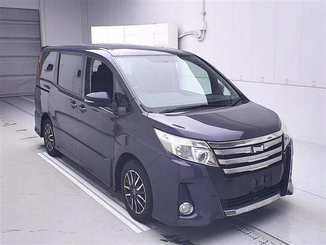 TOYOTA NOAH 2015