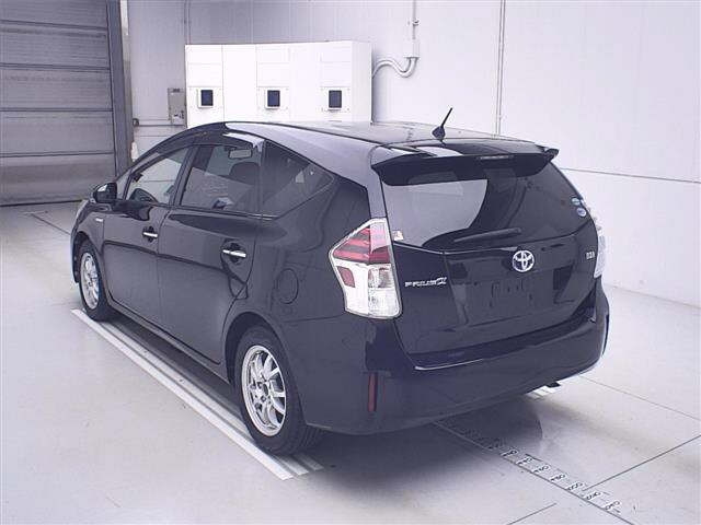 TOYOTA PRIUS ALPHA 2017