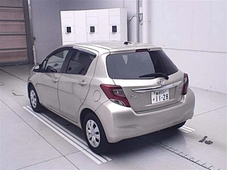 TOYOTA VITZ 2015