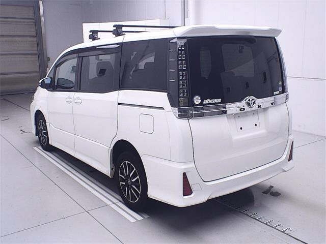 TOYOTA VOXY 2015