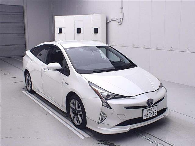 TOYOTA PRIUS 2016