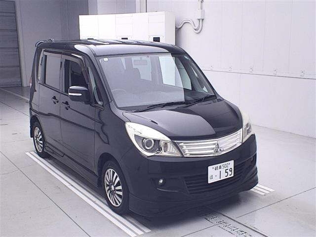 MITSUBISHI DELICA D2 2011