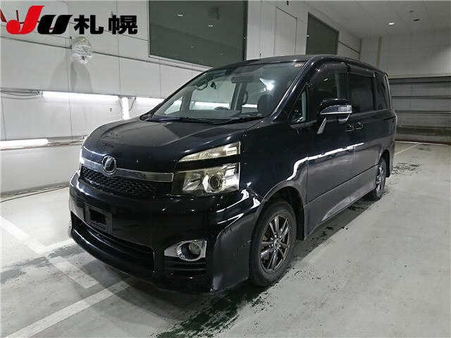 TOYOTA VOXY 2010