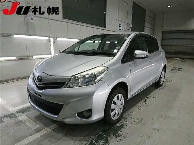 TOYOTA VITZ 2011